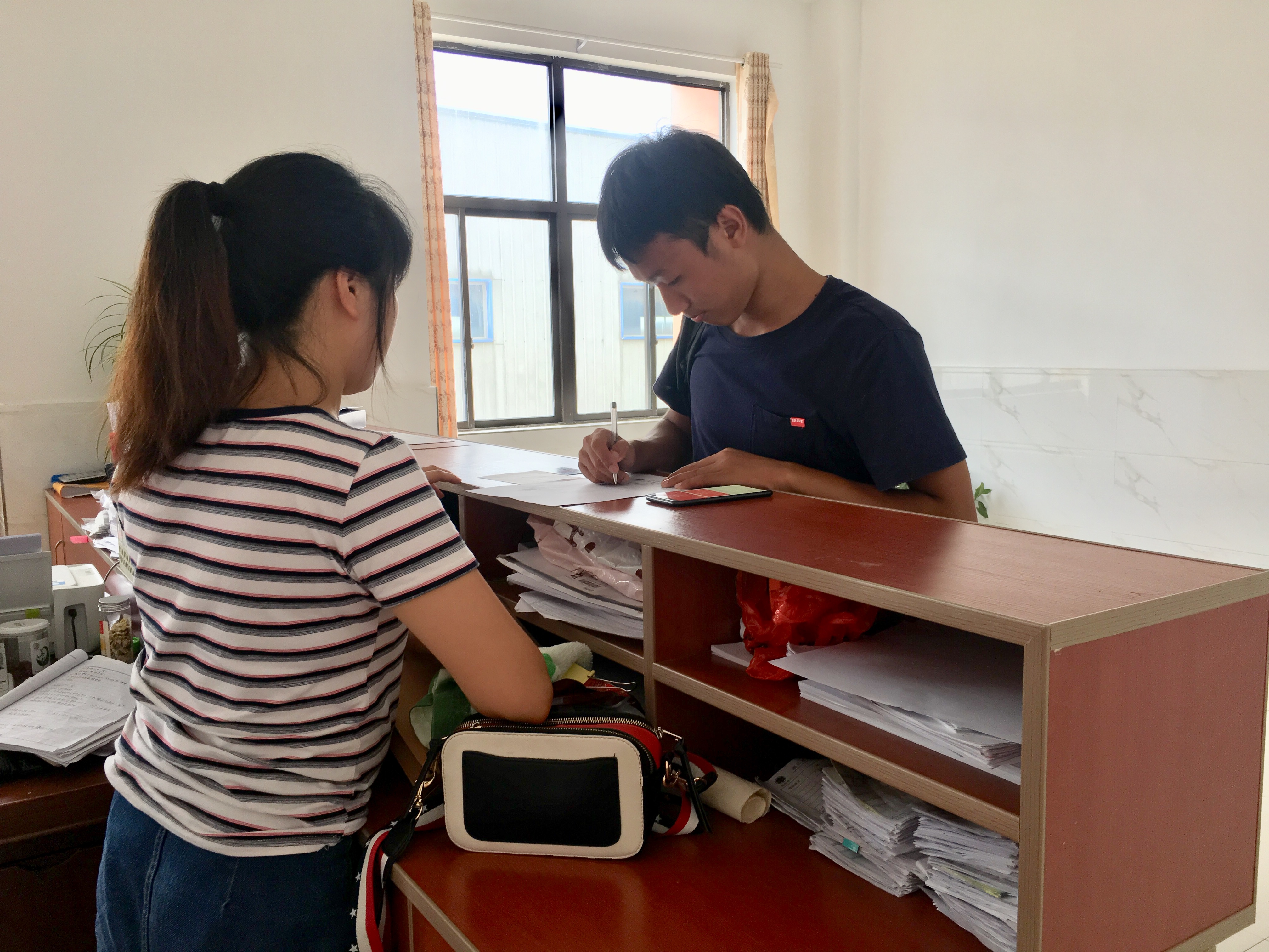 扶貧助學(xué)  奉獻愛心